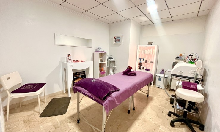 Revente - Commercial - Villamartín