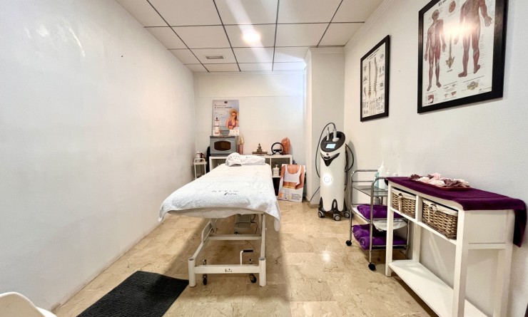 Revente - Commercial - Villamartín