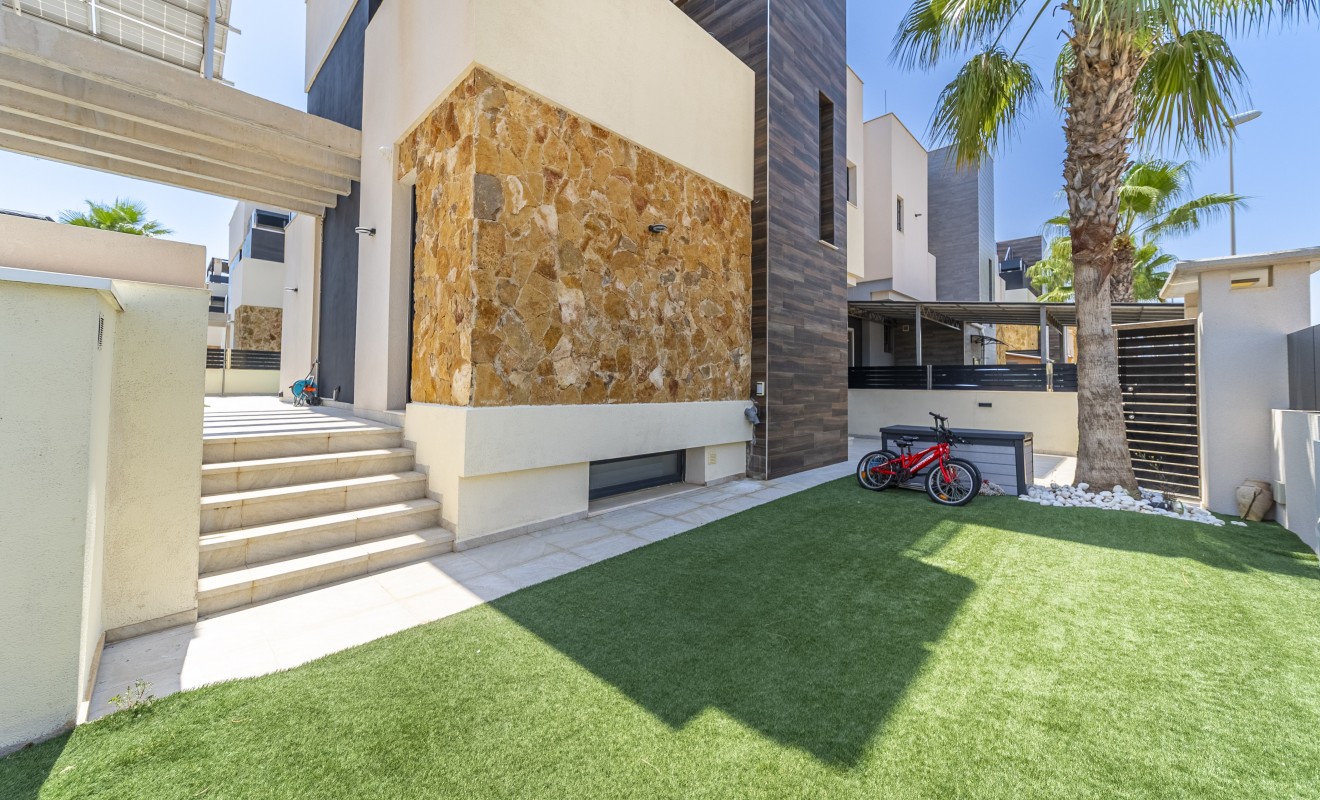 Sale - Villa - Orihuela Costa - Lomas de Cabo Roig