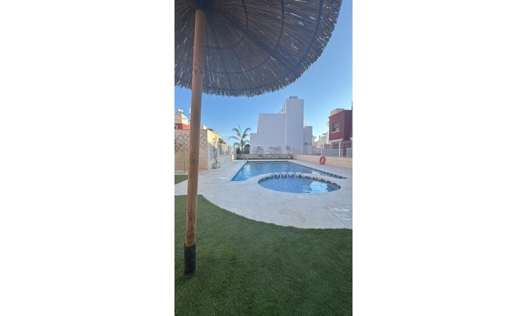 Wederverkoop - semi_detached_house - Torrevieja - Costa Blanca Sur