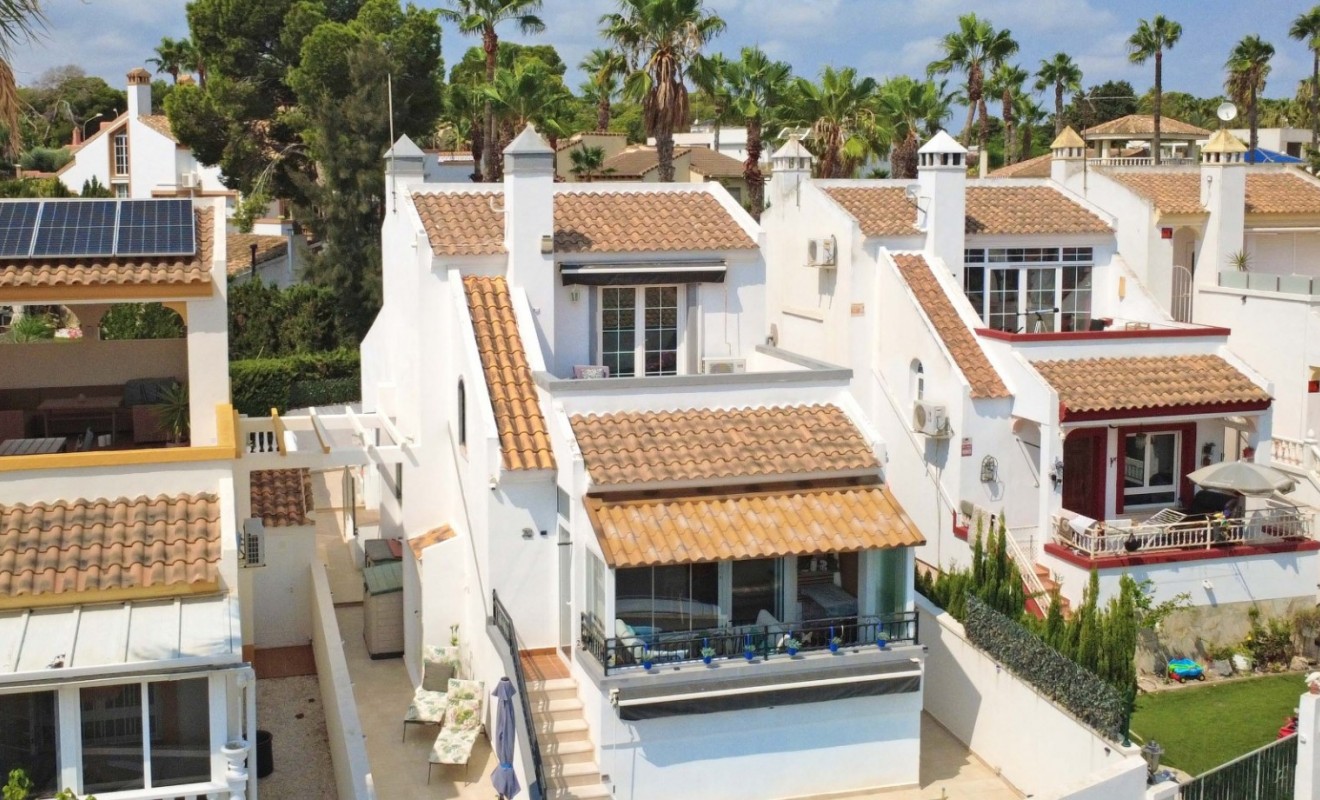 Wederverkoop - Detached villa - Orihuela Costa - Villamartín