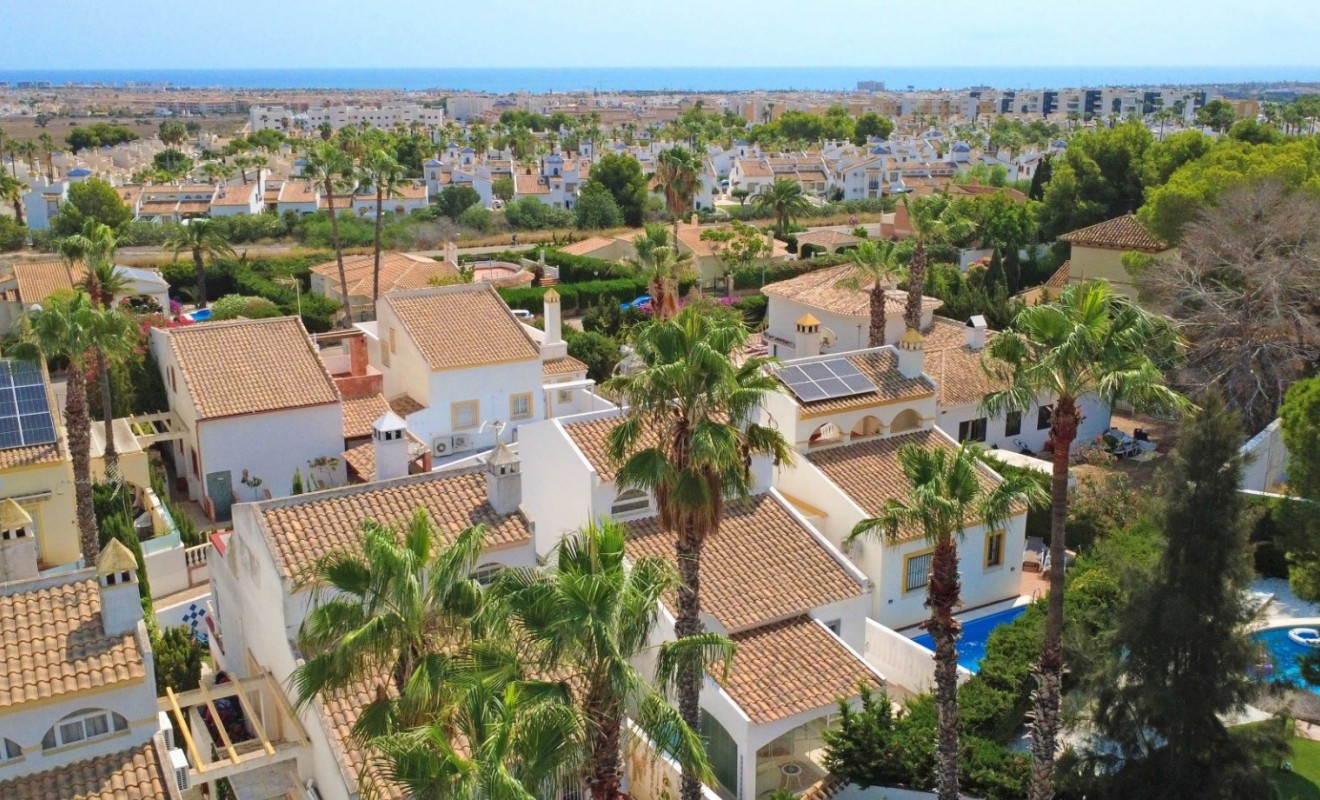 Wederverkoop - Detached villa - Orihuela Costa - Villamartín