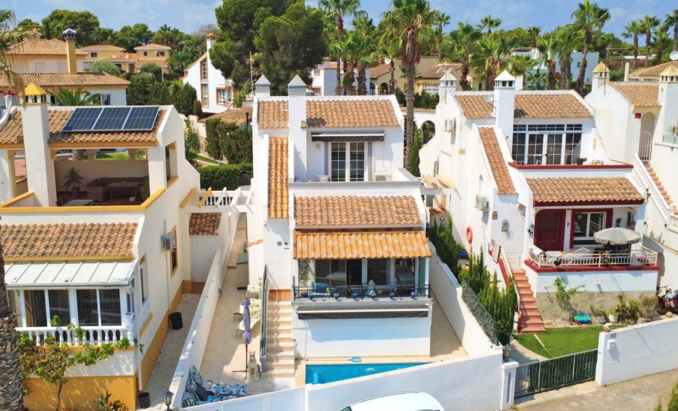 Wederverkoop - Detached villa - Orihuela Costa - Villamartín