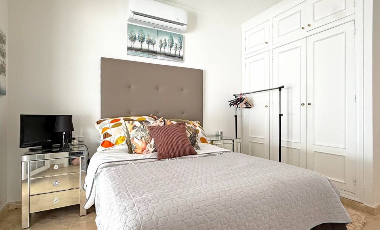 Wederverkoop - Detached villa - Orihuela Costa - Villamartín