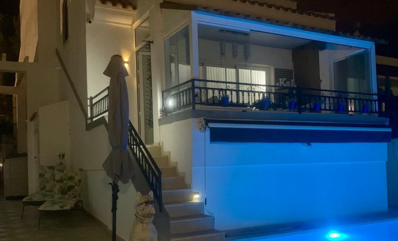 Wederverkoop - Detached villa - Orihuela Costa - Villamartín