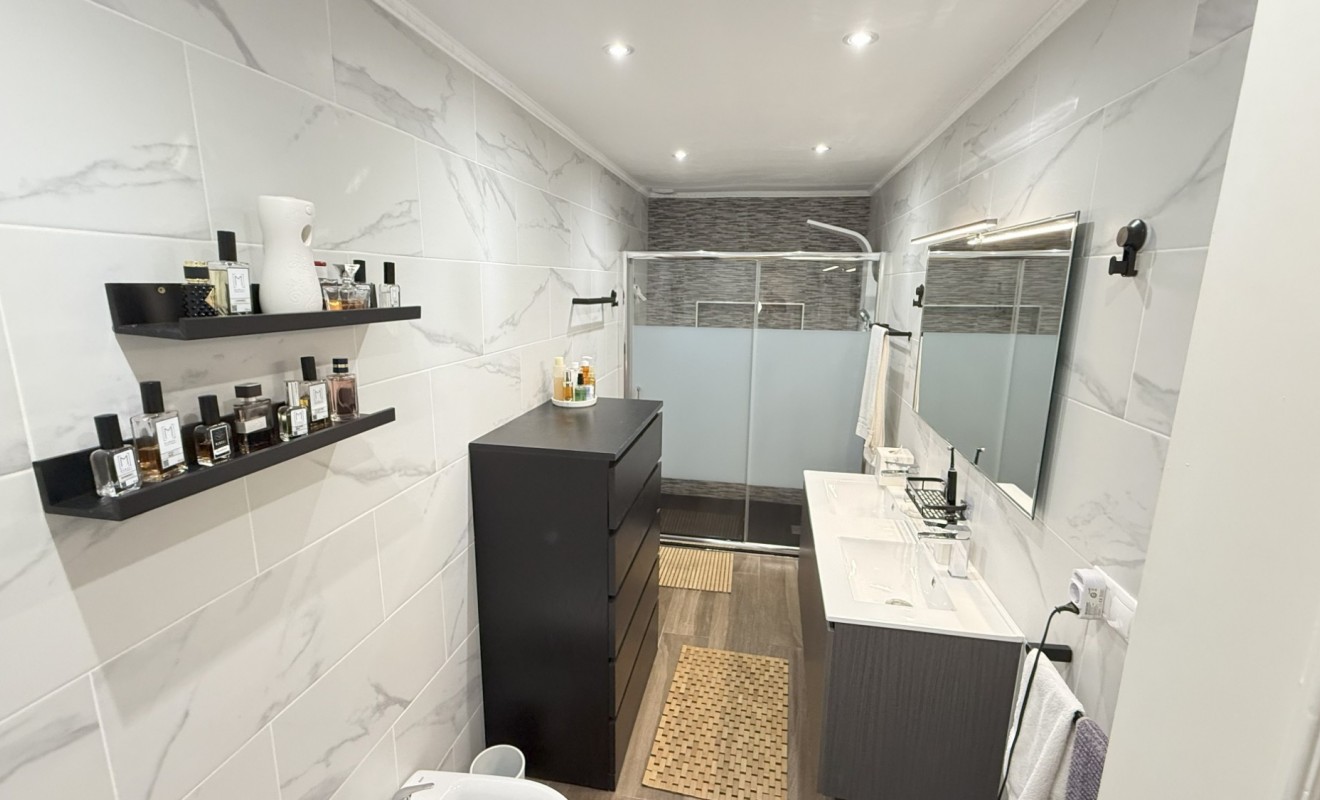 Wederverkoop - House - Orihuela Costa - La Zenia