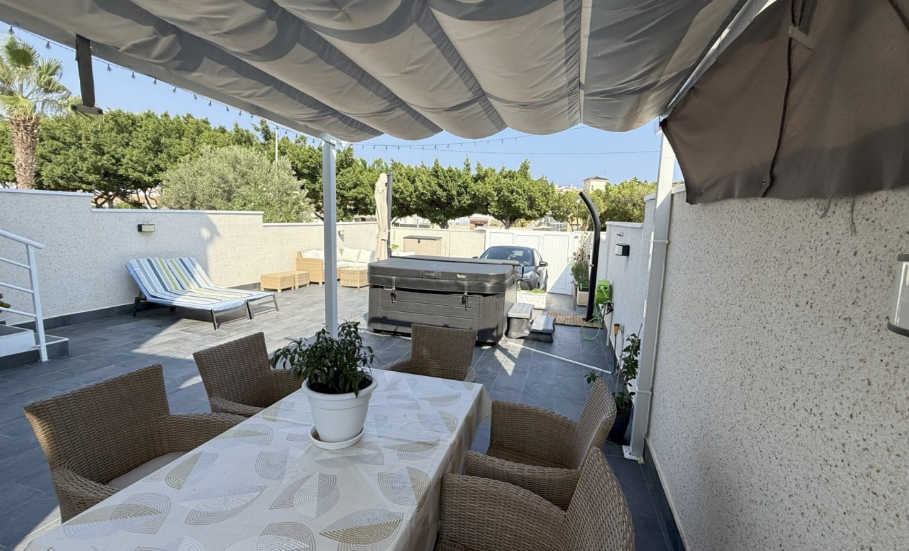 Wederverkoop - House - Orihuela Costa - La Zenia