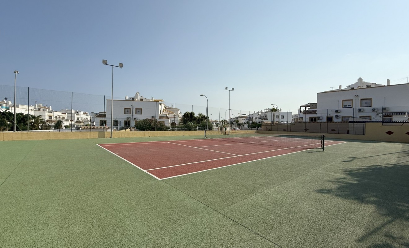 Wederverkoop - House - Orihuela Costa - La Zenia