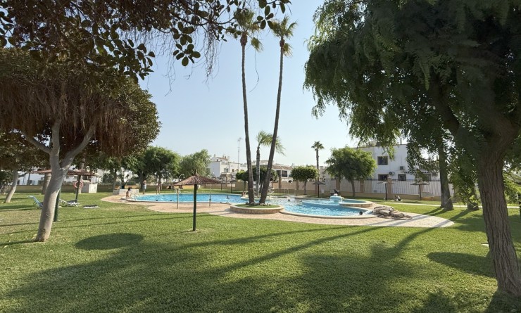 Wederverkoop - House - Orihuela Costa - La Zenia