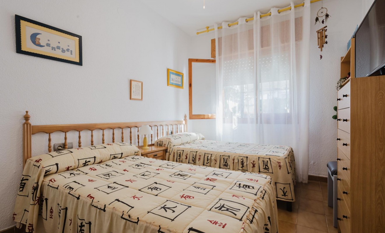 Sale - Bungalow - Torrevieja - Playa de los Naufragos