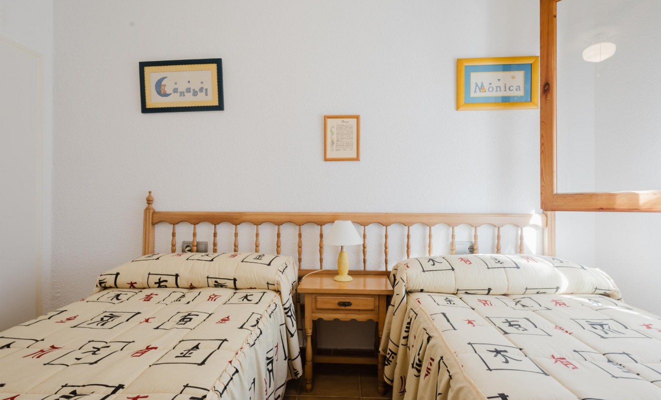 Sale - Bungalow - Torrevieja - Playa de los Naufragos