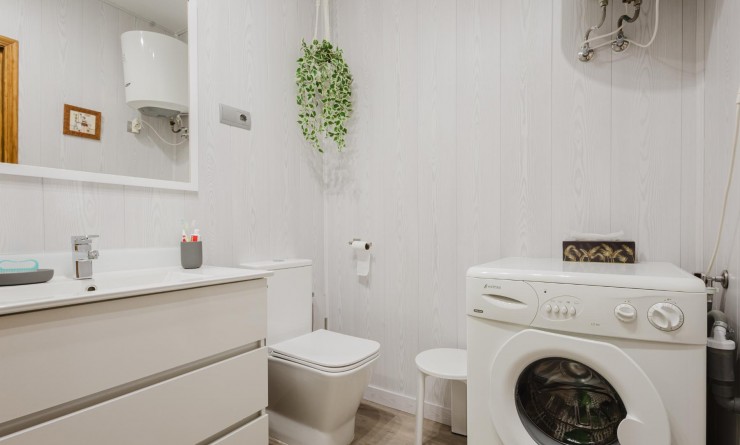 Sale - Bungalow - Torrevieja - Playa de los Naufragos