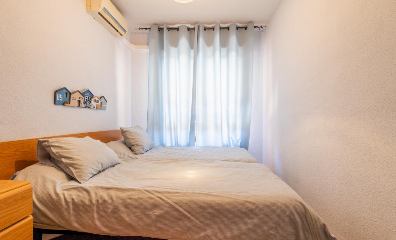 Sale - Apartamento - Torrevieja - Playa de los Naufragos