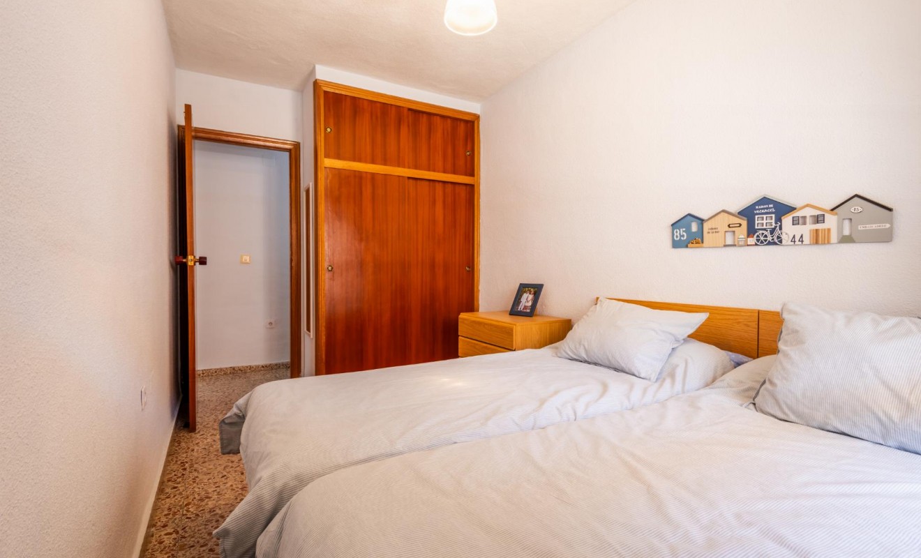 Sale - Apartamento - Torrevieja - Playa de los Naufragos