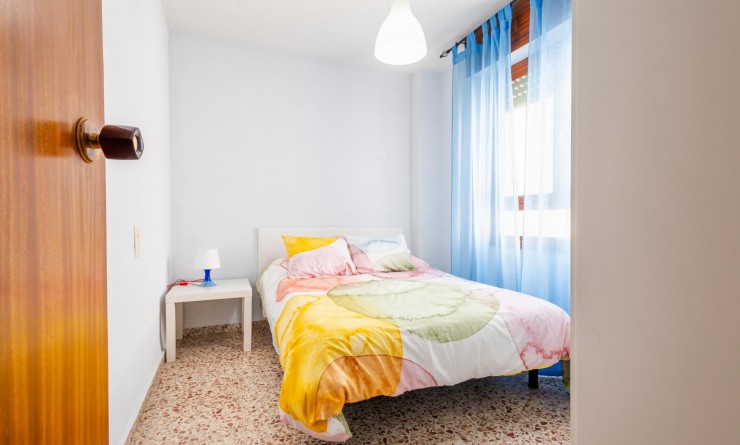 Sale - Apartamento - Torrevieja - Playa de los Naufragos