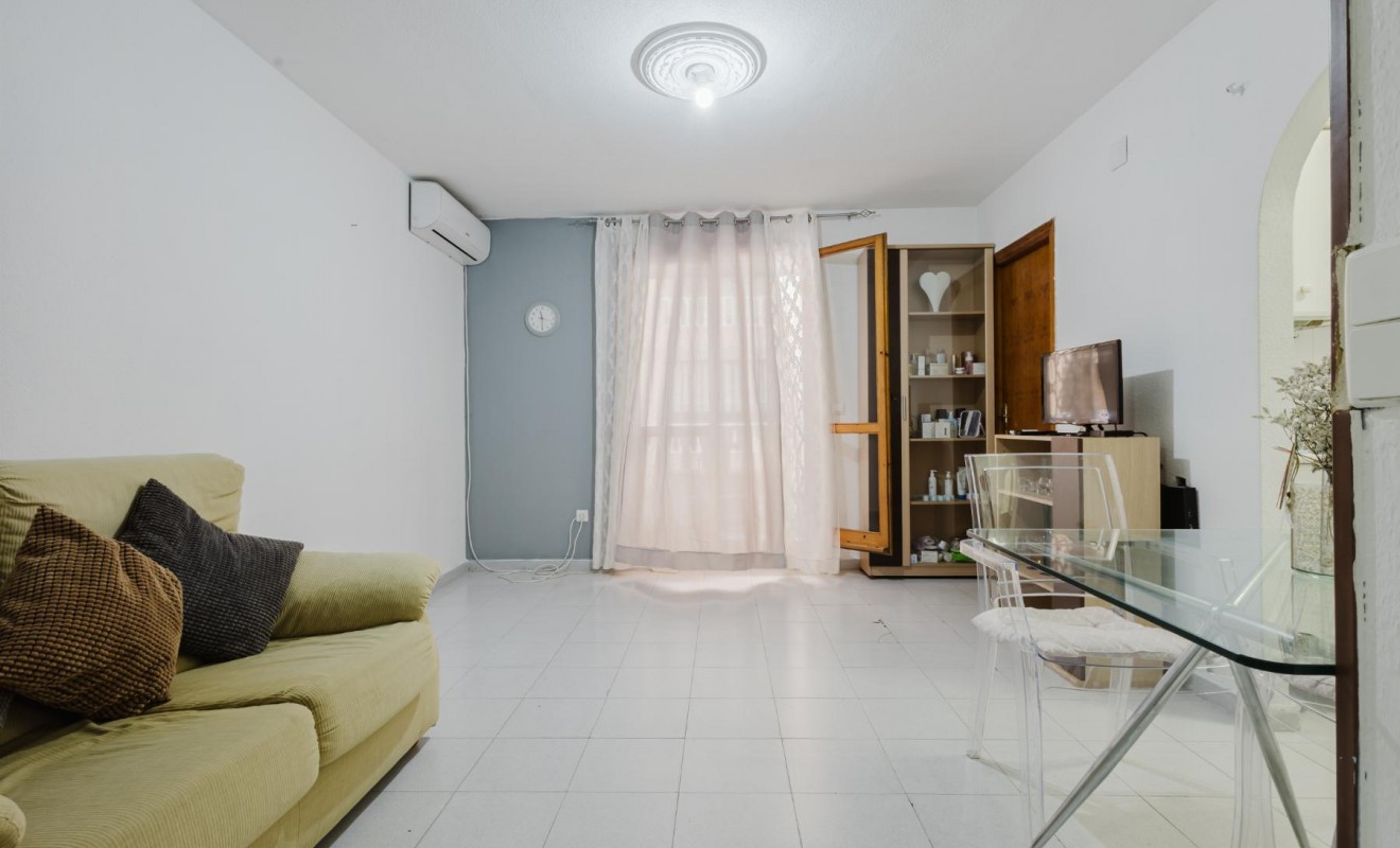 Sale - Apartamento - Torrevieja - Playa de La Acequion