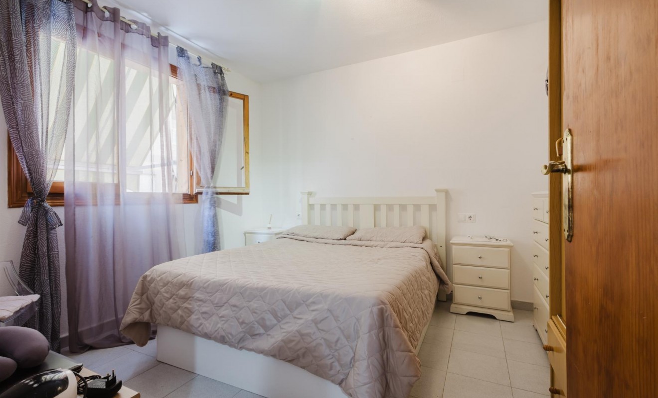 Sale - Apartamento - Torrevieja - Playa de La Acequion