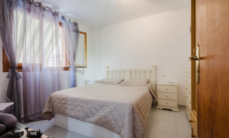 Sale - Apartamento - Torrevieja - Playa de La Acequion