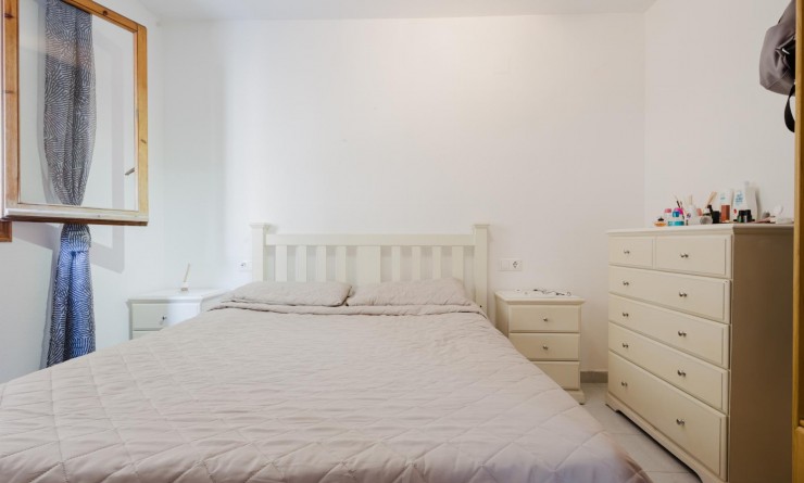 Sale - Apartamento - Torrevieja - Playa de La Acequion