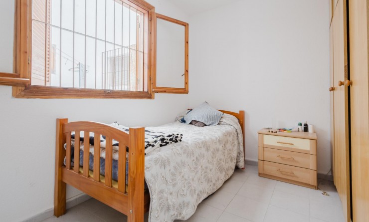 Sale - Apartamento - Torrevieja - Playa de La Acequion
