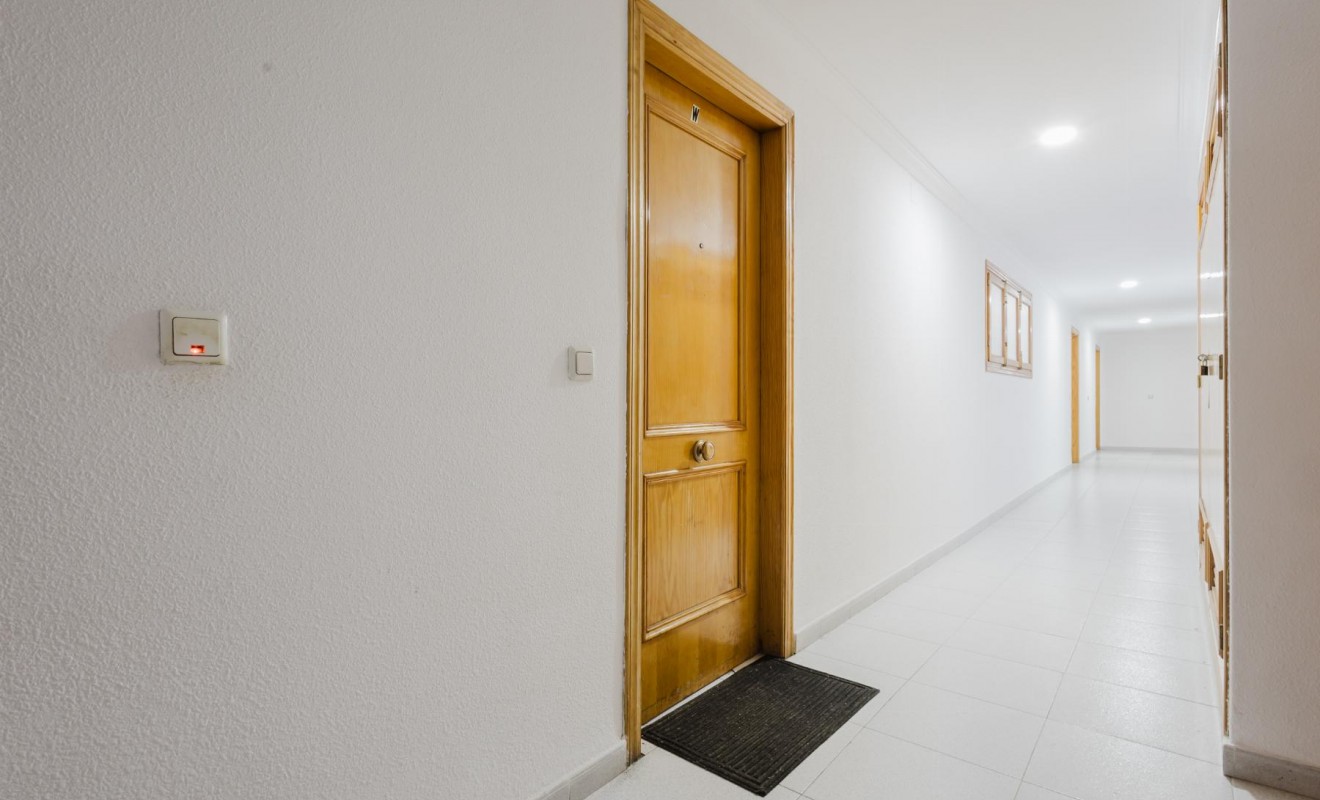 Sale - Apartamento - Torrevieja - Playa de La Acequion