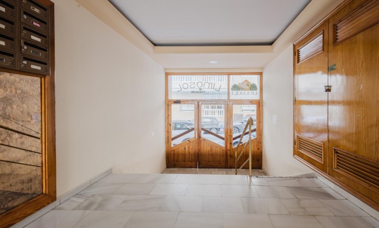 Sale - Apartamento - Torrevieja - Playa de La Acequion