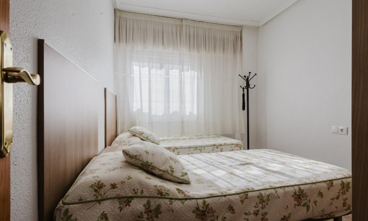 Sale - Apartamento - Torrevieja - Playa de los Naufragos