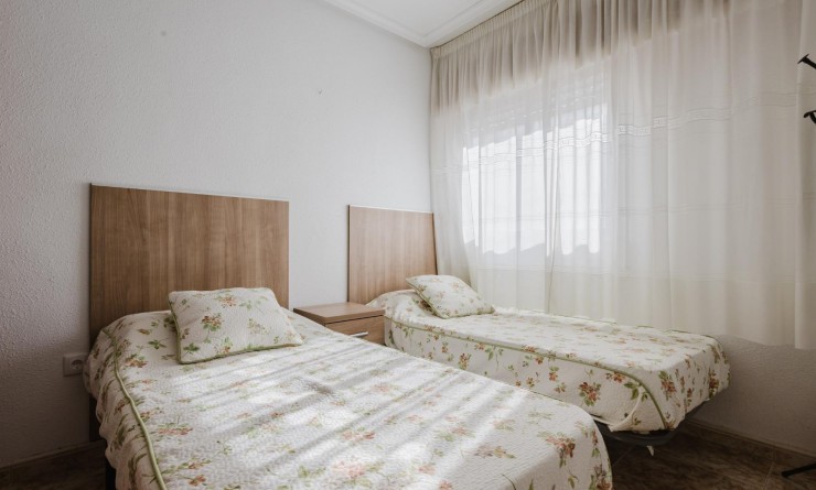 Sale - Apartamento - Torrevieja - Playa de los Naufragos