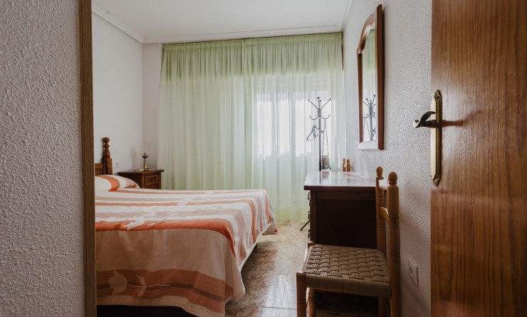 Sale - Apartamento - Torrevieja - Playa de los Naufragos
