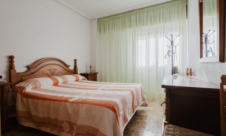 Sale - Apartamento - Torrevieja - Playa de los Naufragos