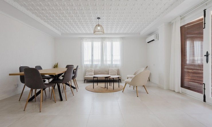 Sale - Apartamento - Torrevieja - Playa del Acequión