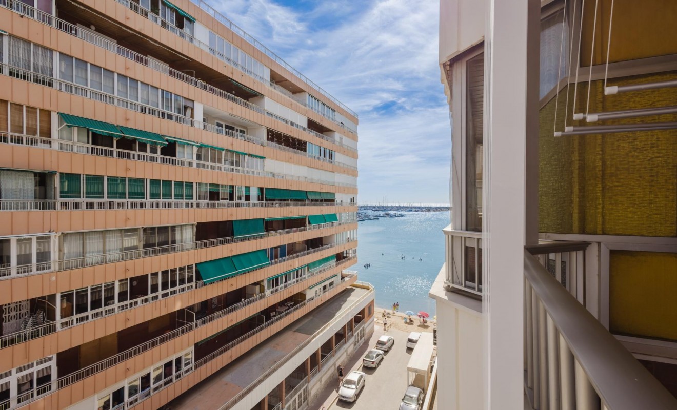 Sale - Apartamento - Torrevieja - Playa del Acequión