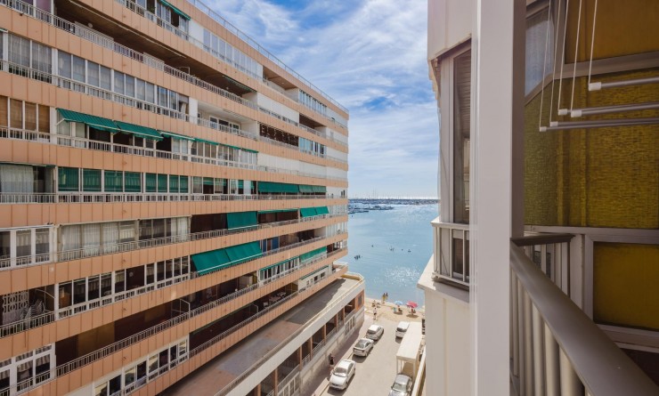 Sale - Apartamento - Torrevieja - Playa del Acequión