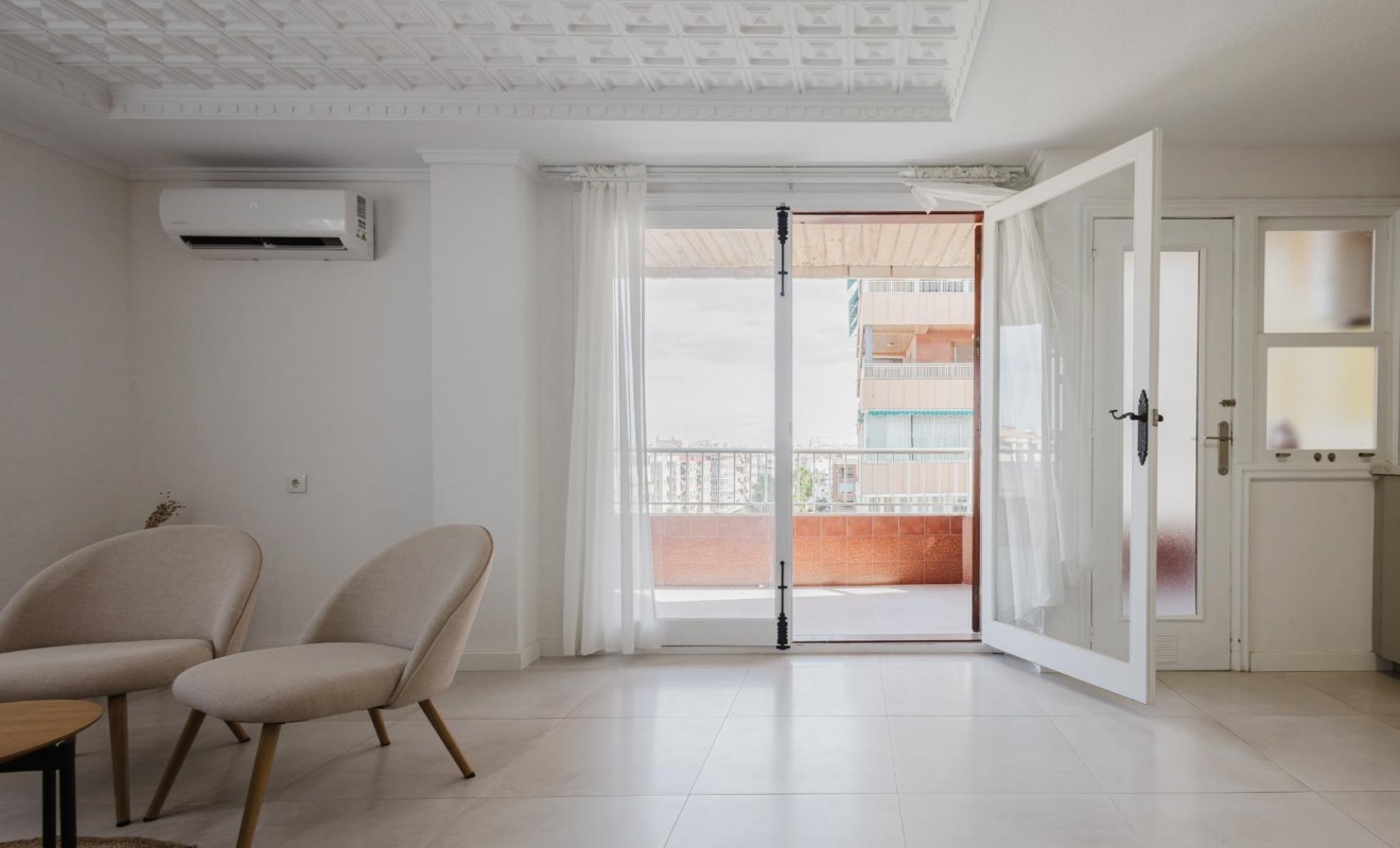 Sale - Apartamento - Torrevieja - Playa del Acequión
