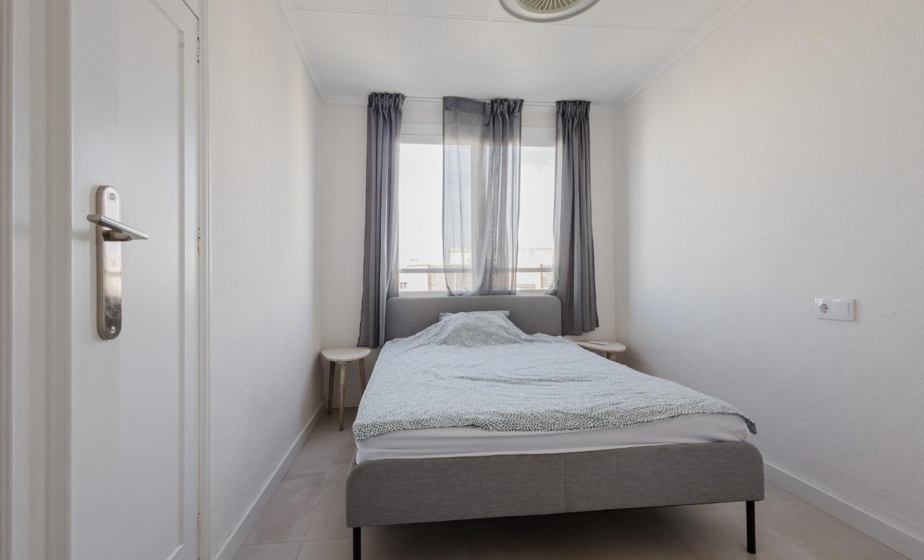 Sale - Apartamento - Torrevieja - Playa del Acequión
