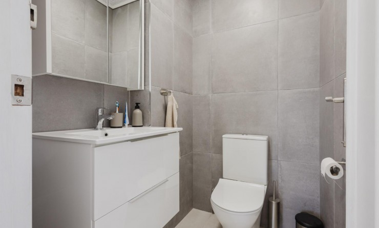 Sale - Apartamento - Torrevieja - Playa del Acequión