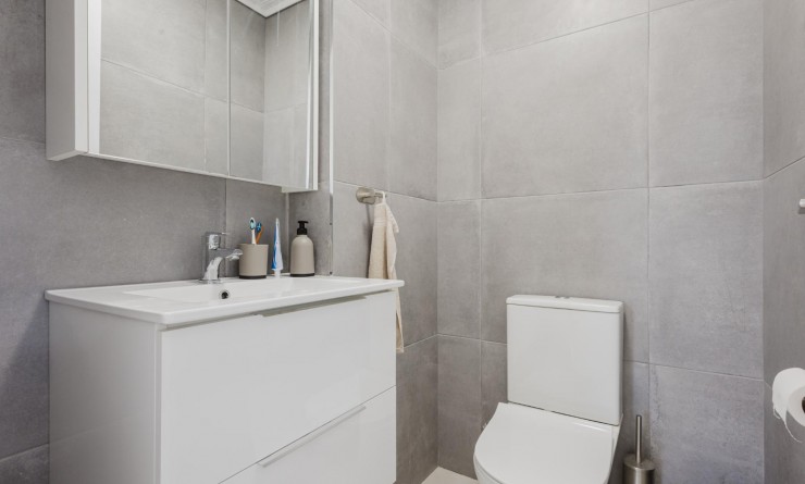 Sale - Apartamento - Torrevieja - Playa del Acequión