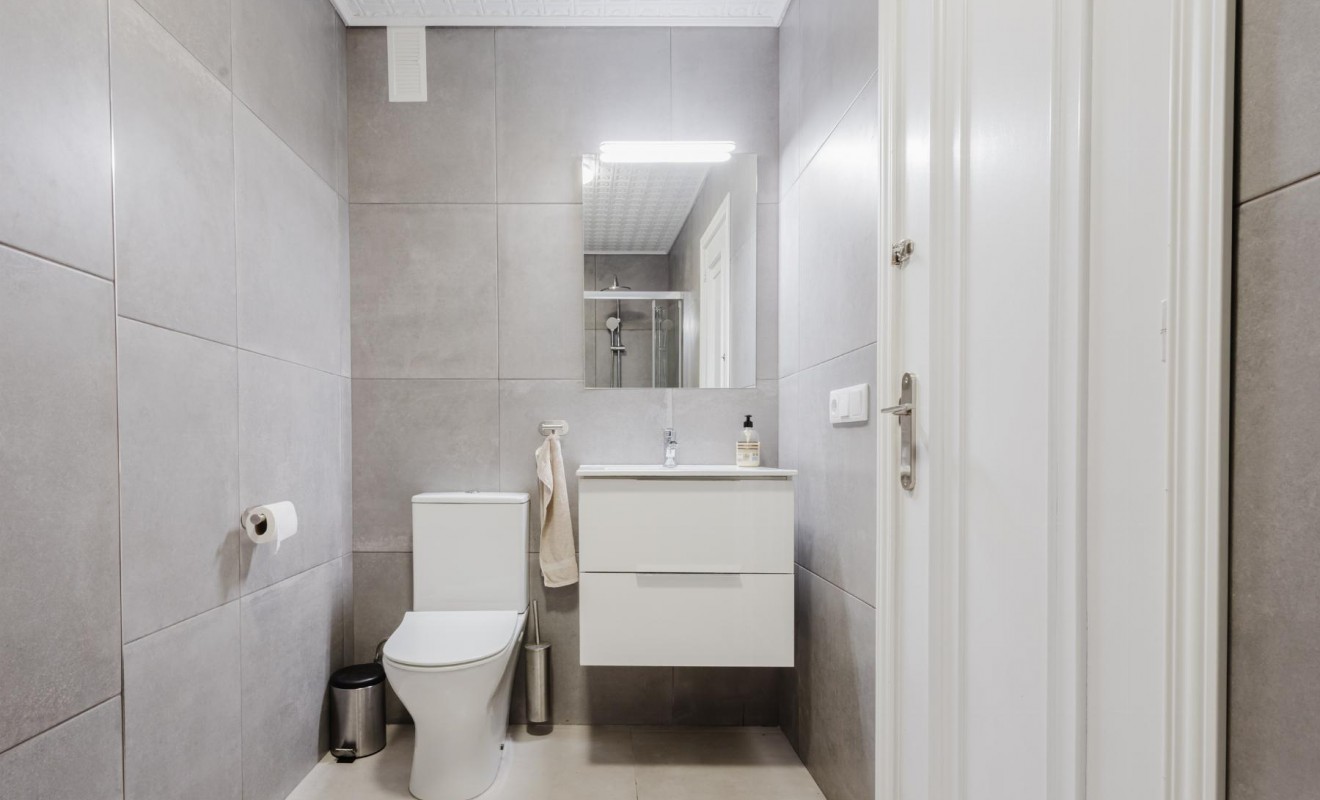 Sale - Apartamento - Torrevieja - Playa del Acequión