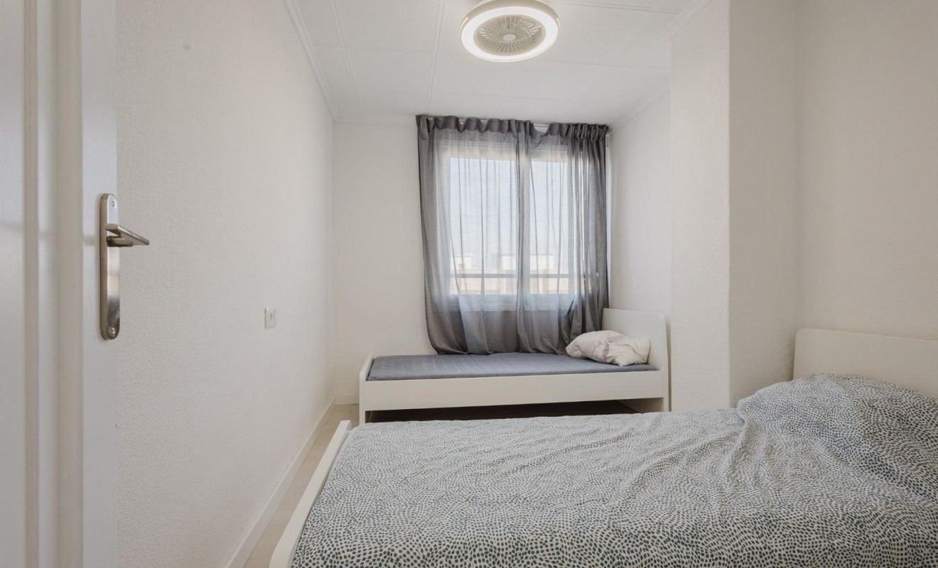 Sale - Apartamento - Torrevieja - Playa del Acequión