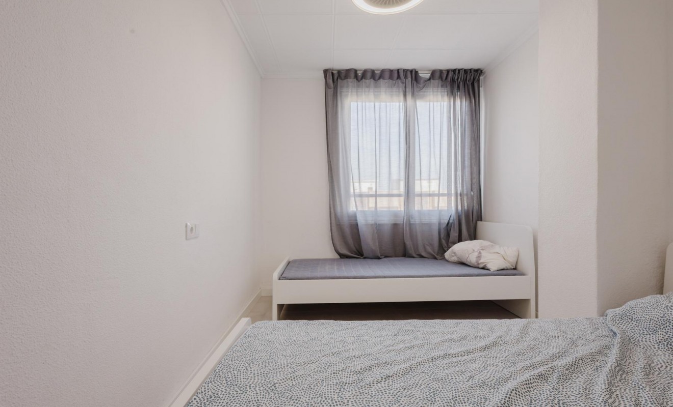 Sale - Apartamento - Torrevieja - Playa del Acequión