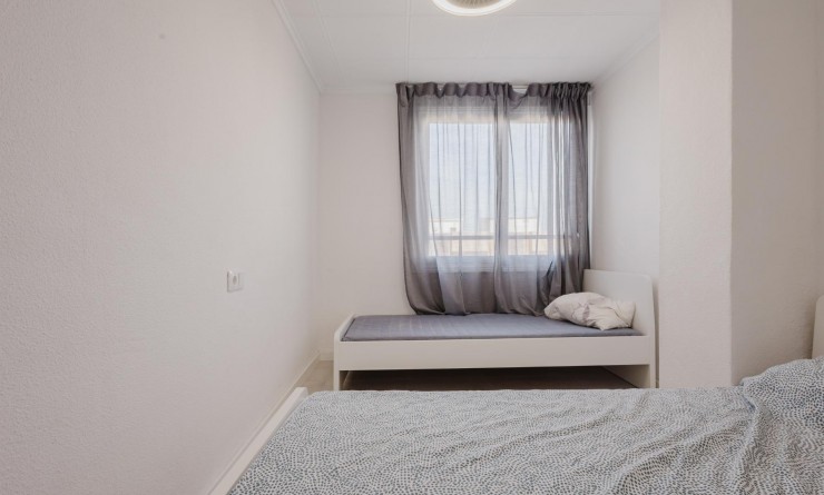 Sale - Apartamento - Torrevieja - Playa del Acequión