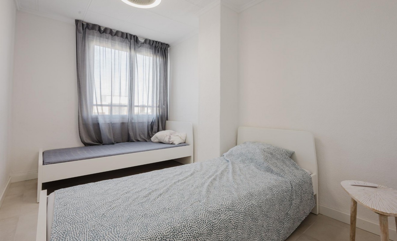 Sale - Apartamento - Torrevieja - Playa del Acequión