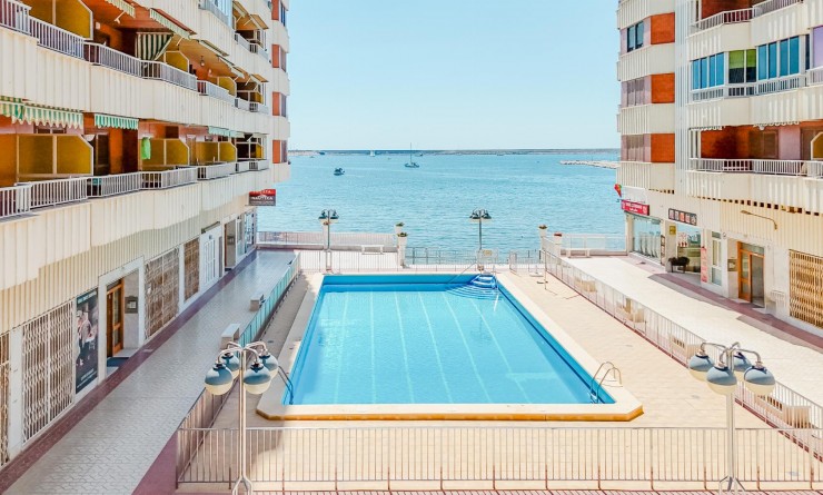 Sale - Apartamento - Torrevieja - Playa del Acequión