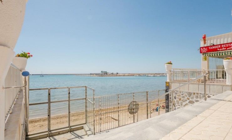 Sale - Apartamento - Torrevieja - Playa del Acequión