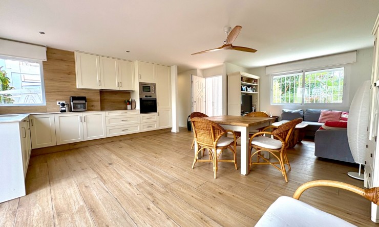 Sale - Apartment / flat - Denia - Les Marines - Las Marinas