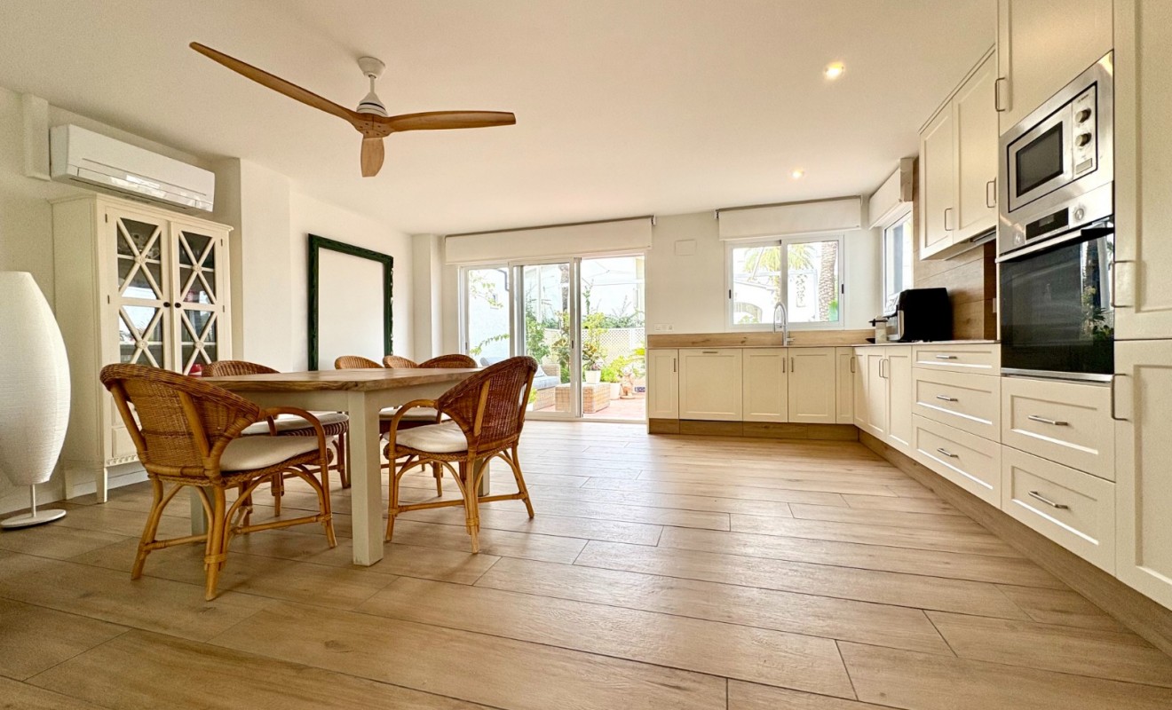 Sale - Apartment / flat - Denia - Les Marines - Las Marinas