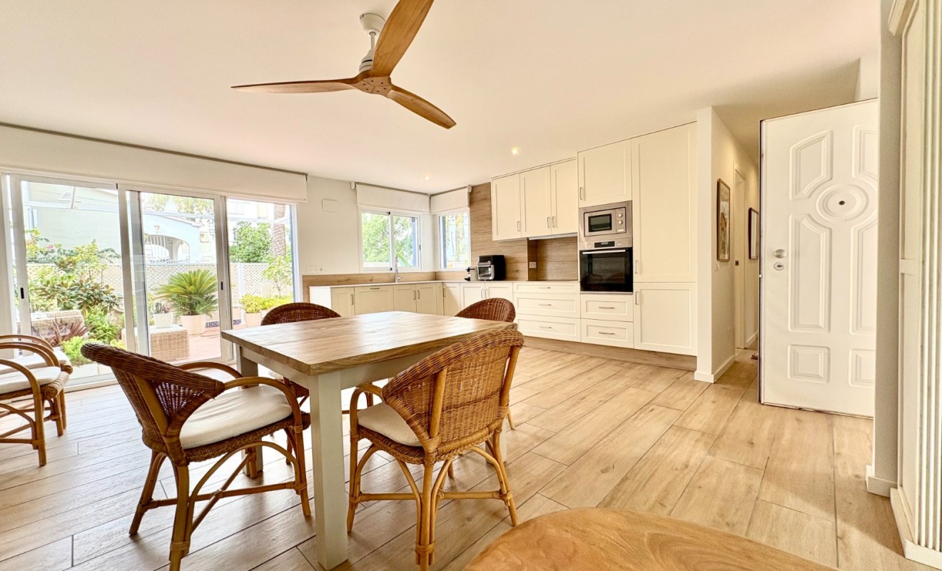 Sale - Apartment / flat - Denia - Les Marines - Las Marinas