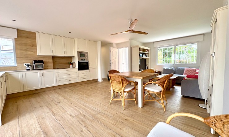 Sale - Apartment / flat - Denia - Les Marines - Las Marinas