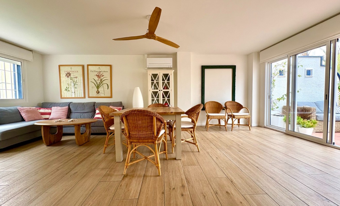 Sale - Apartment / flat - Denia - Les Marines - Las Marinas