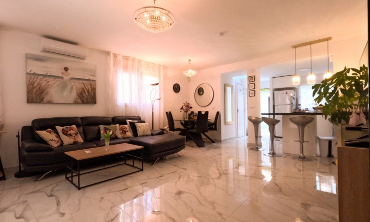 Wederverkoop - Terraced house / Townhouse - Torrevieja - El Acequión - Los Náufragos